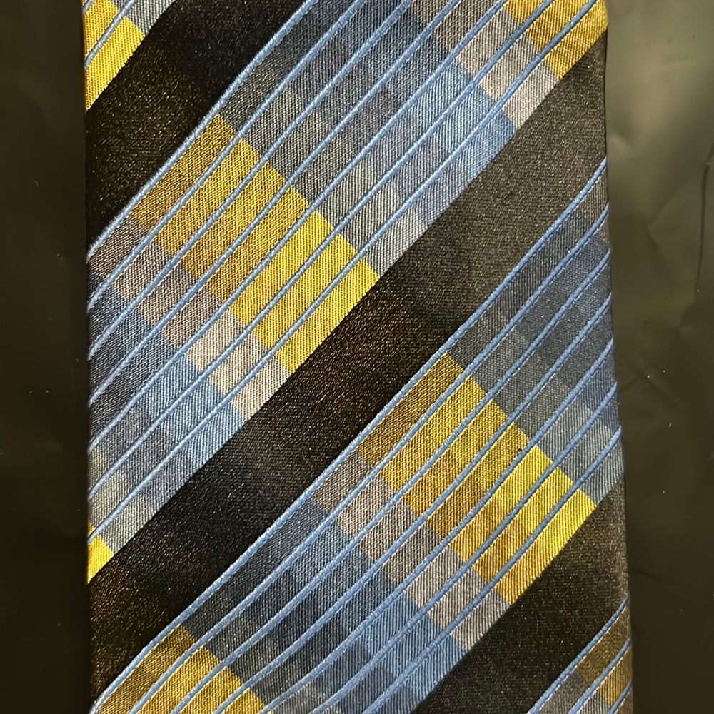 Knob Hill Tie